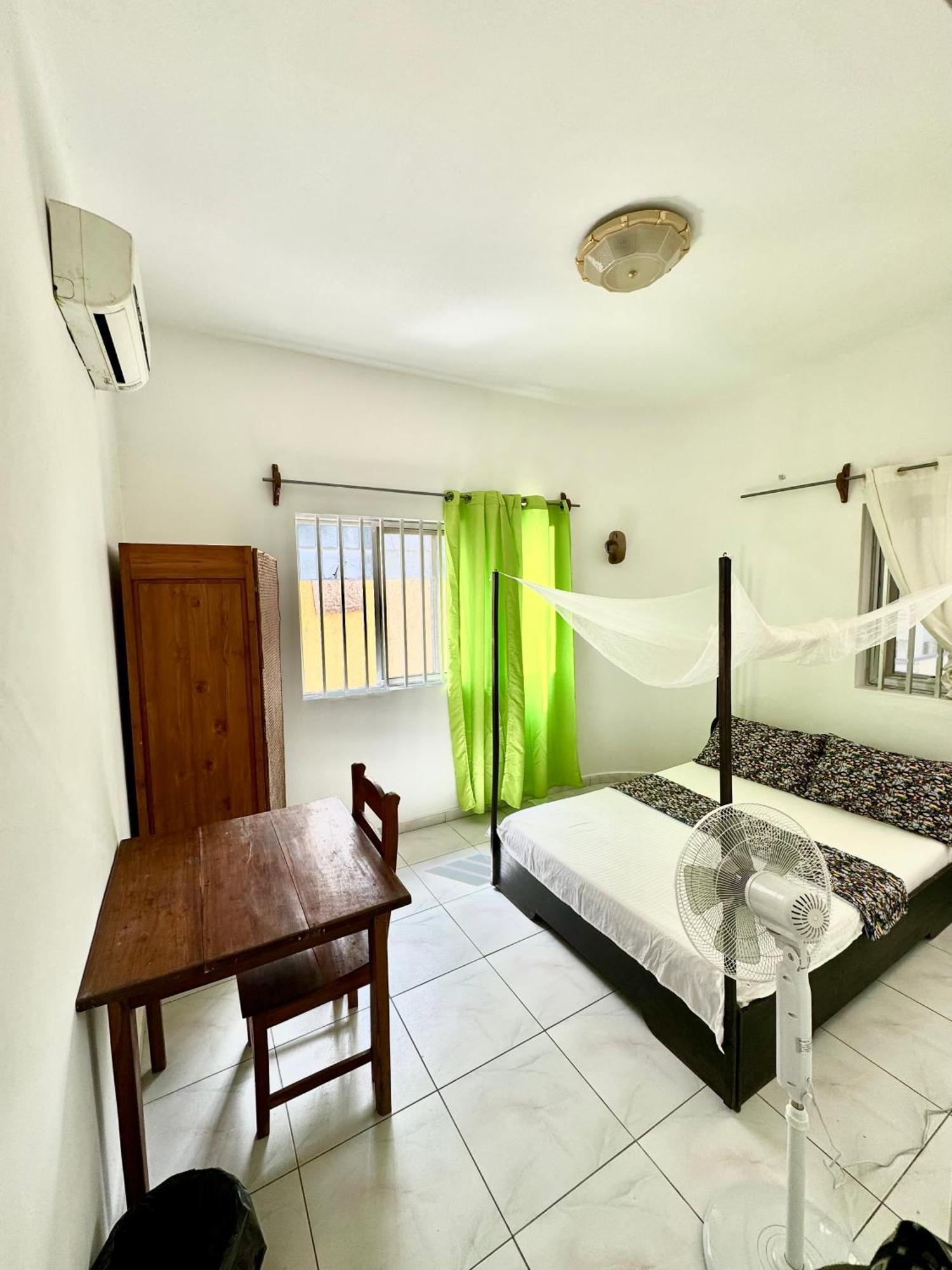 Guesthouse Cocotiers Cotonou Exterior photo
