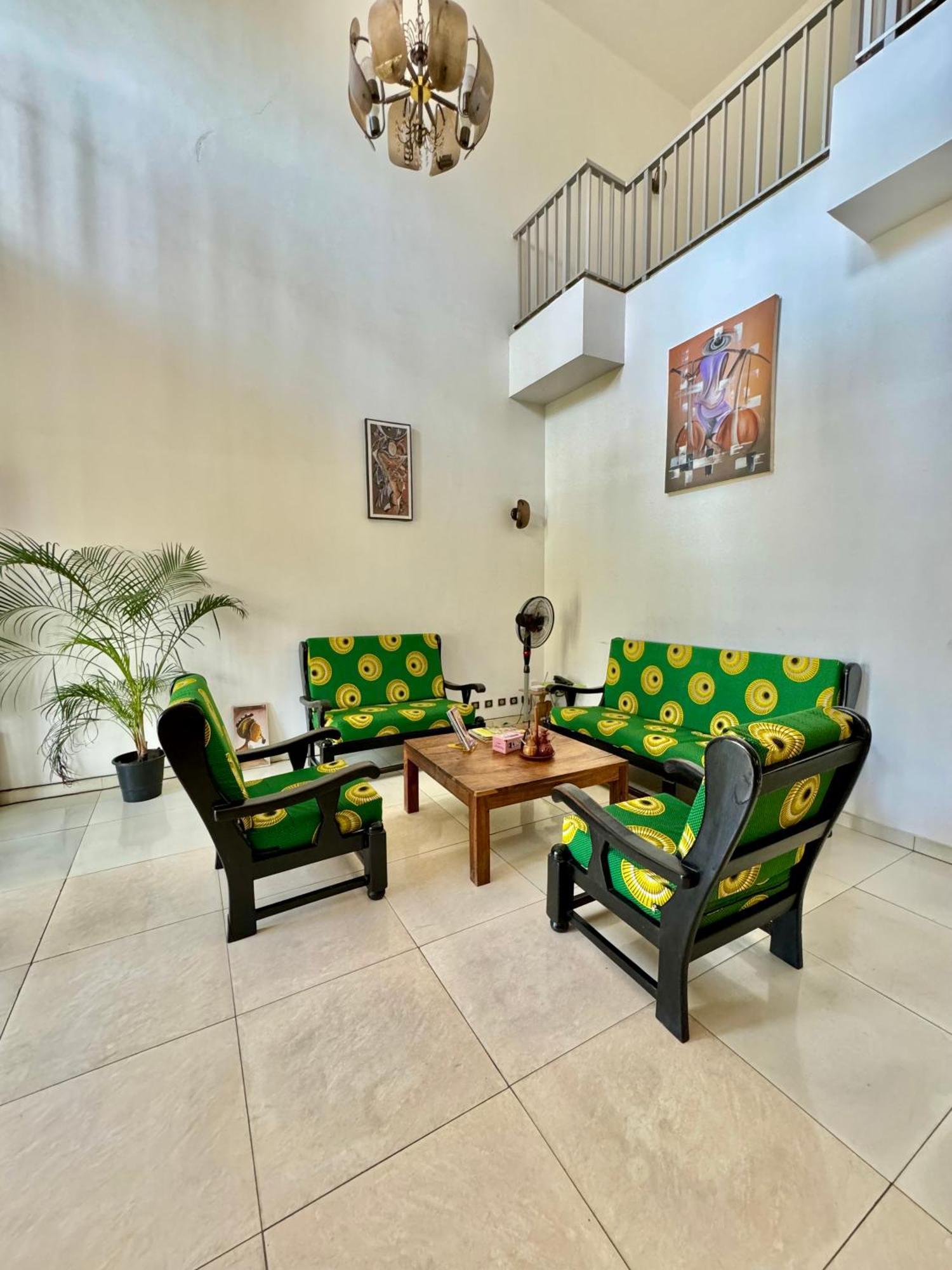 Guesthouse Cocotiers Cotonou Exterior photo