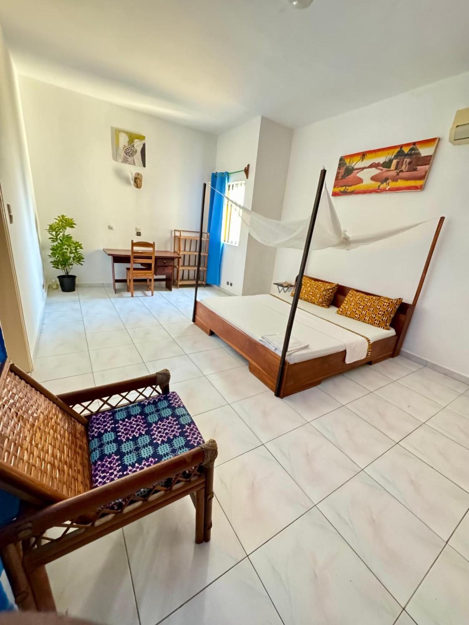 Guesthouse Cocotiers Cotonou Exterior photo