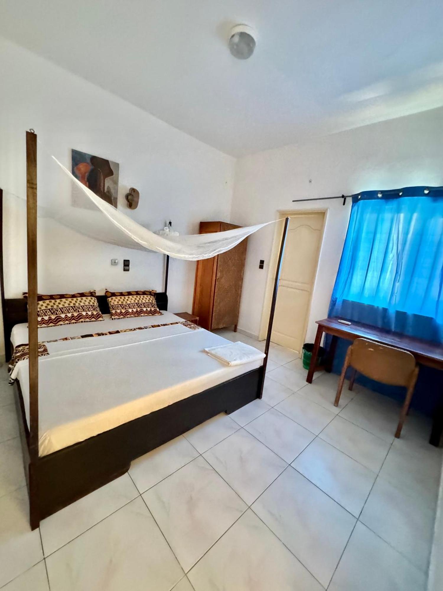 Guesthouse Cocotiers Cotonou Exterior photo