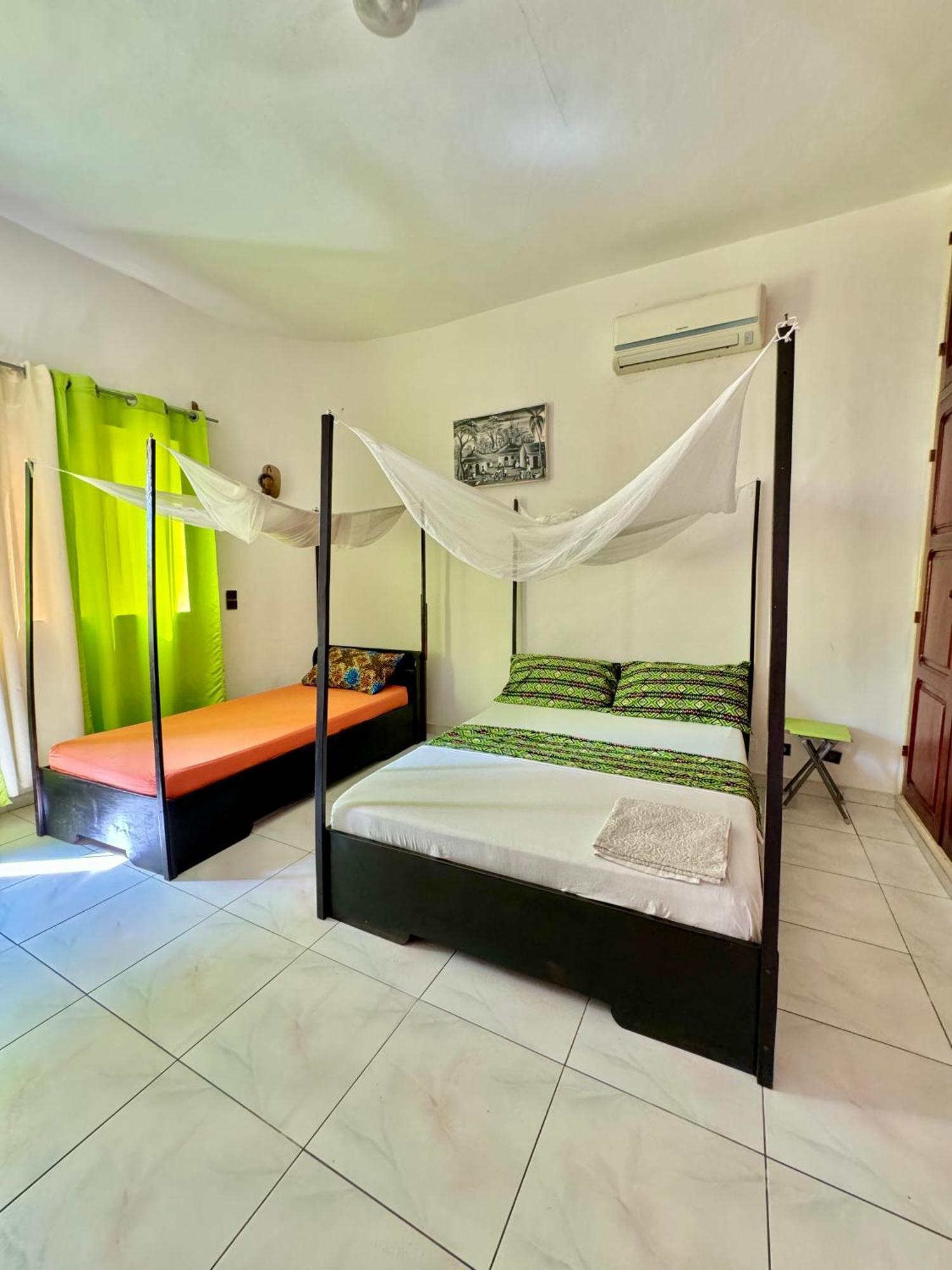 Guesthouse Cocotiers Cotonou Exterior photo