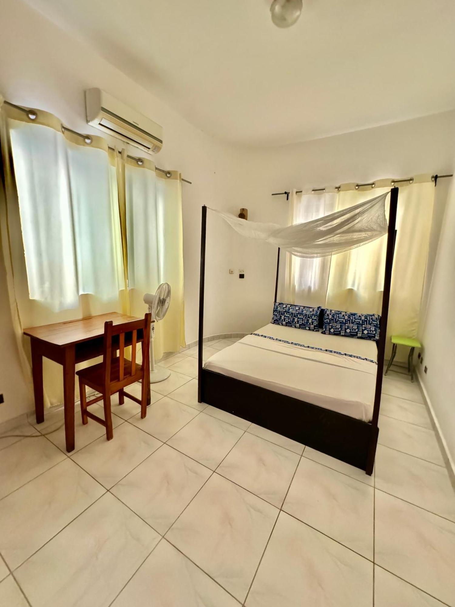 Guesthouse Cocotiers Cotonou Exterior photo